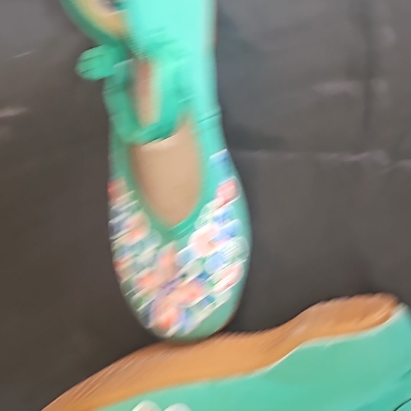 Embroidered shoes - Picture 4 of 6